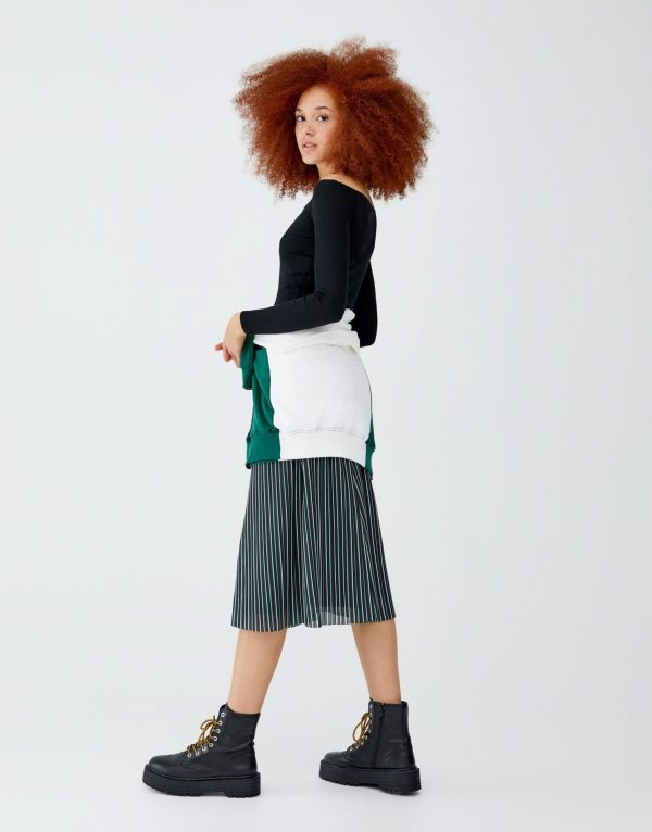 Basic Off-The-Shoulder T-shirt - Image 2